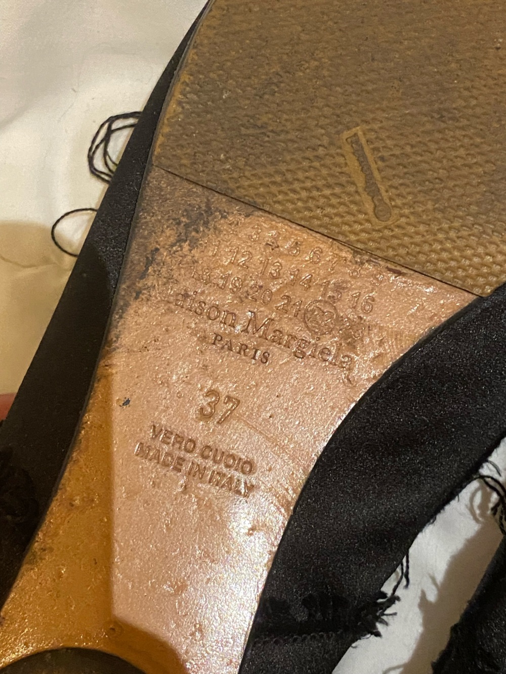 Maison Margiela black satin Tabi ballet flats - Picture 4 of 6